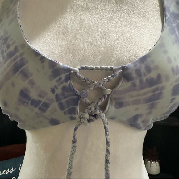 Victoria’s Secret reversible bikini top size small - Picture 10 of 11